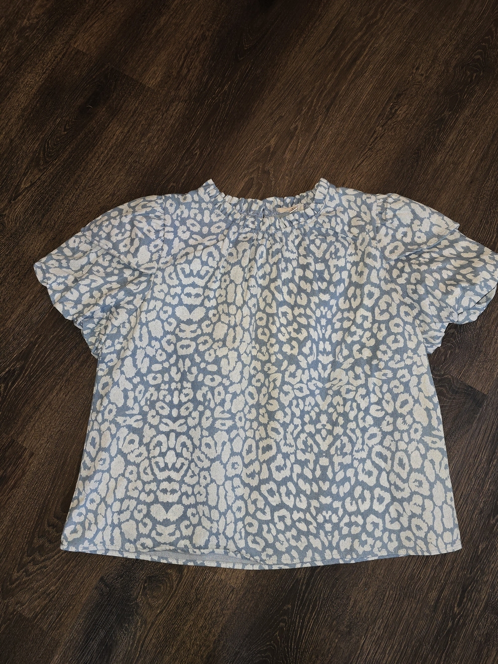 Women's Blue and White Leopard Print Puff Sleeve Top